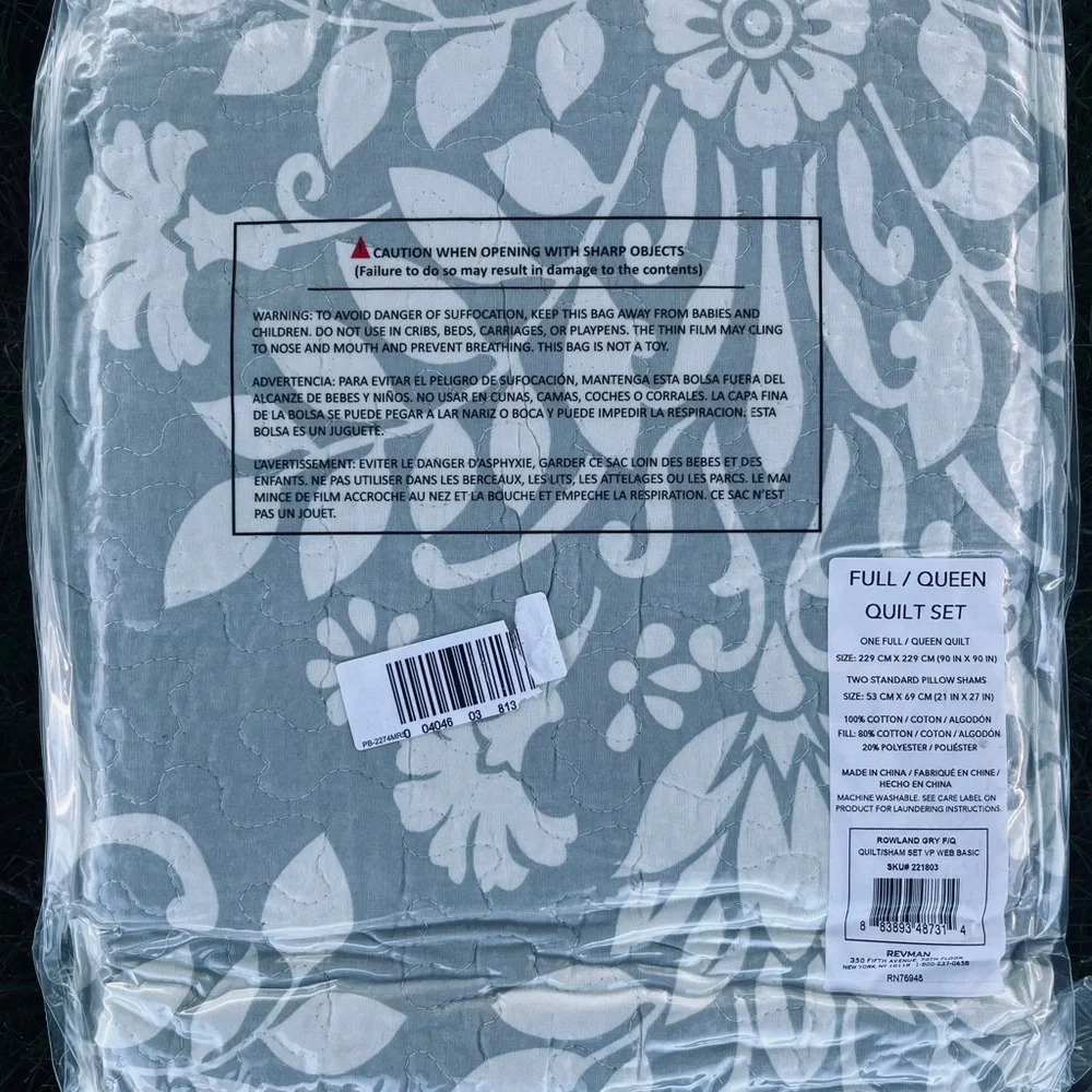 Laura Ashley Rowland Elegant Gray and White Full/Queen Quilt Set
